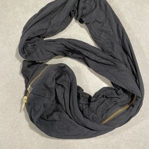 Steve Madden Black & Gold scarf